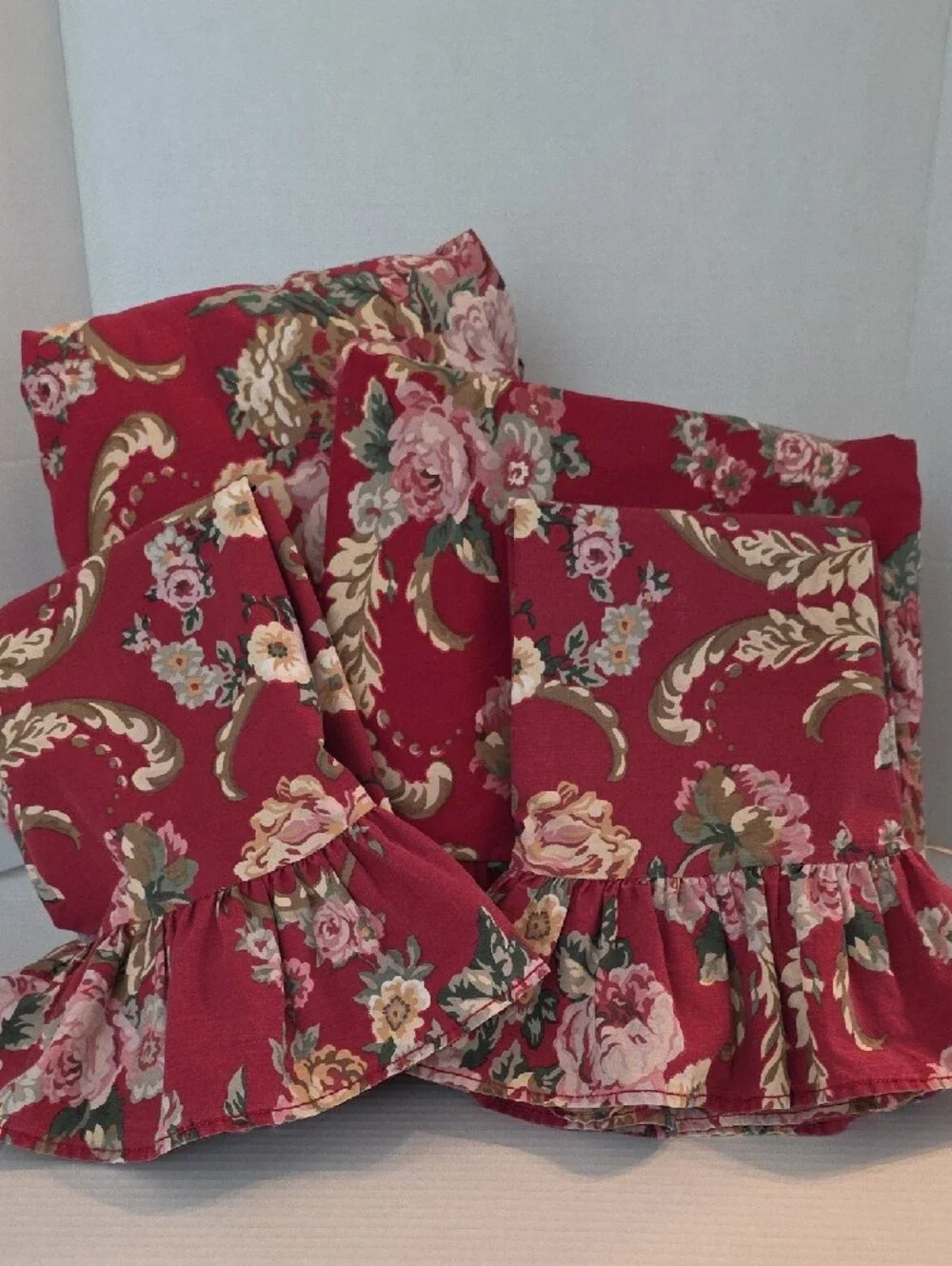 Lauren Ralph Lauren Vintage Red Floral Ruffled Twin Flat Fitted 2 Pillowcases